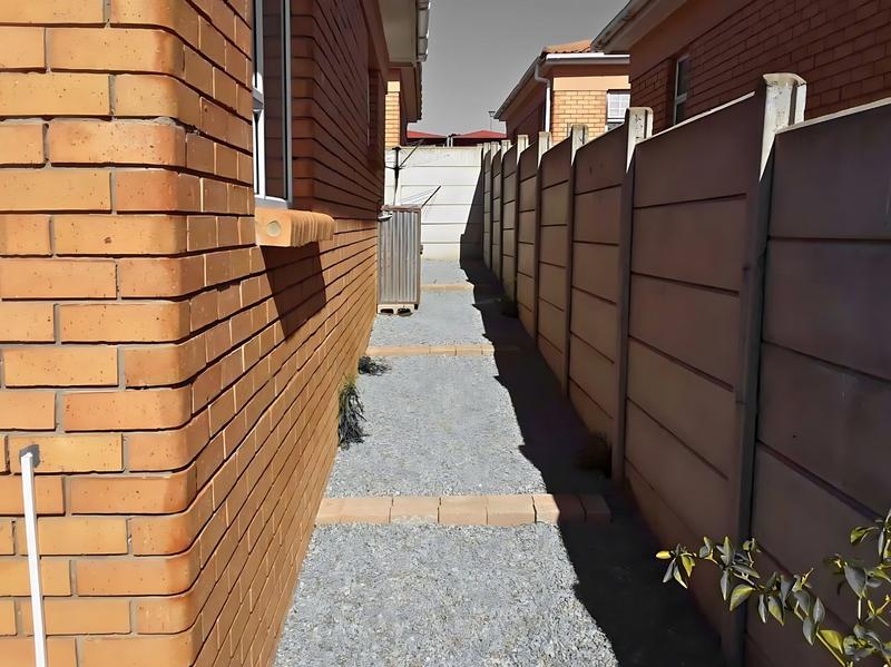 2 Bedroom Property for Sale in Heiderand Western Cape